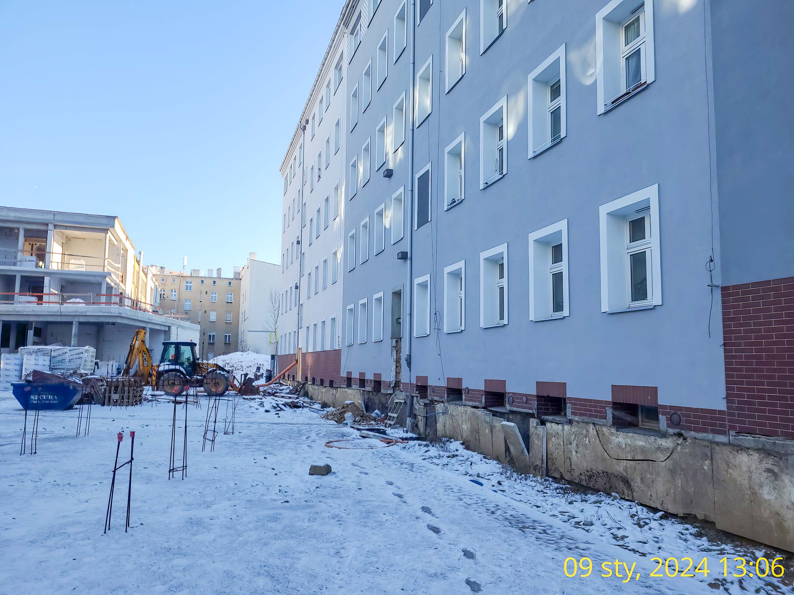 Odnowione elewacje budynków oficynowych przy ul. Małkowskiego 7, 8 i 9