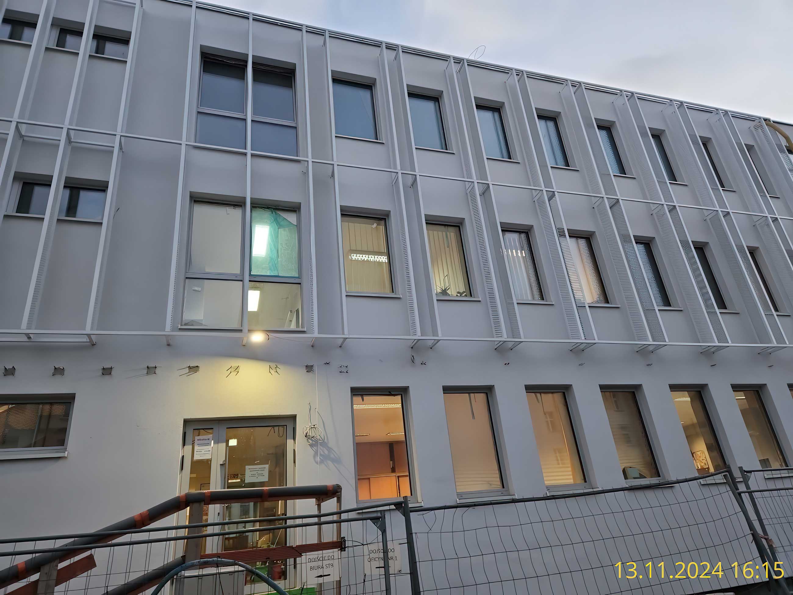 Widok na elewację północną budynku B.