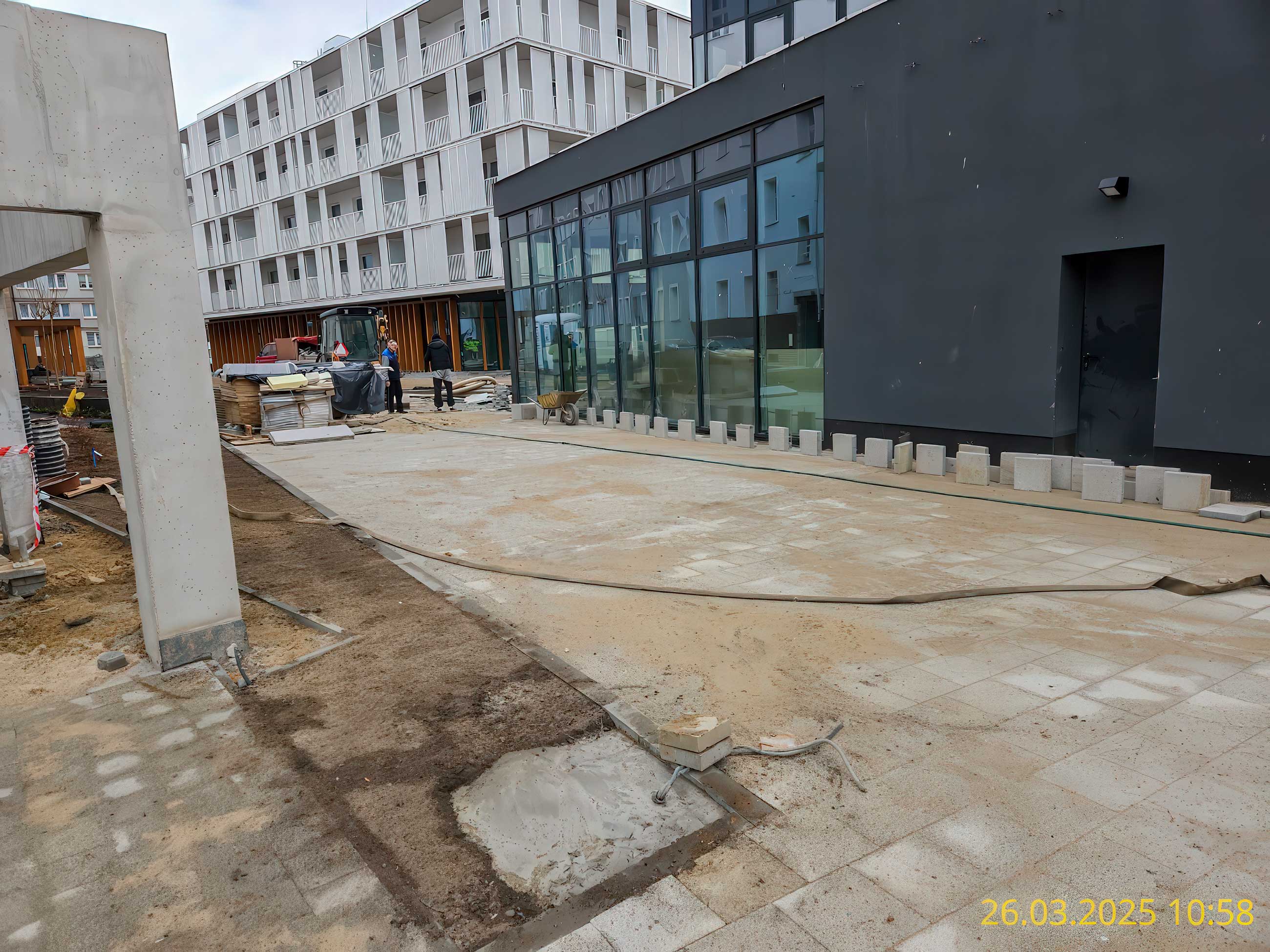 Widok na podwórze między budynkiem A i B.